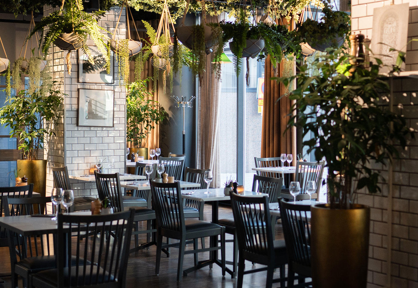 ICEBAR & Middag för två