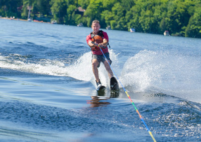 Åk Vattenskidor/Wakeboard